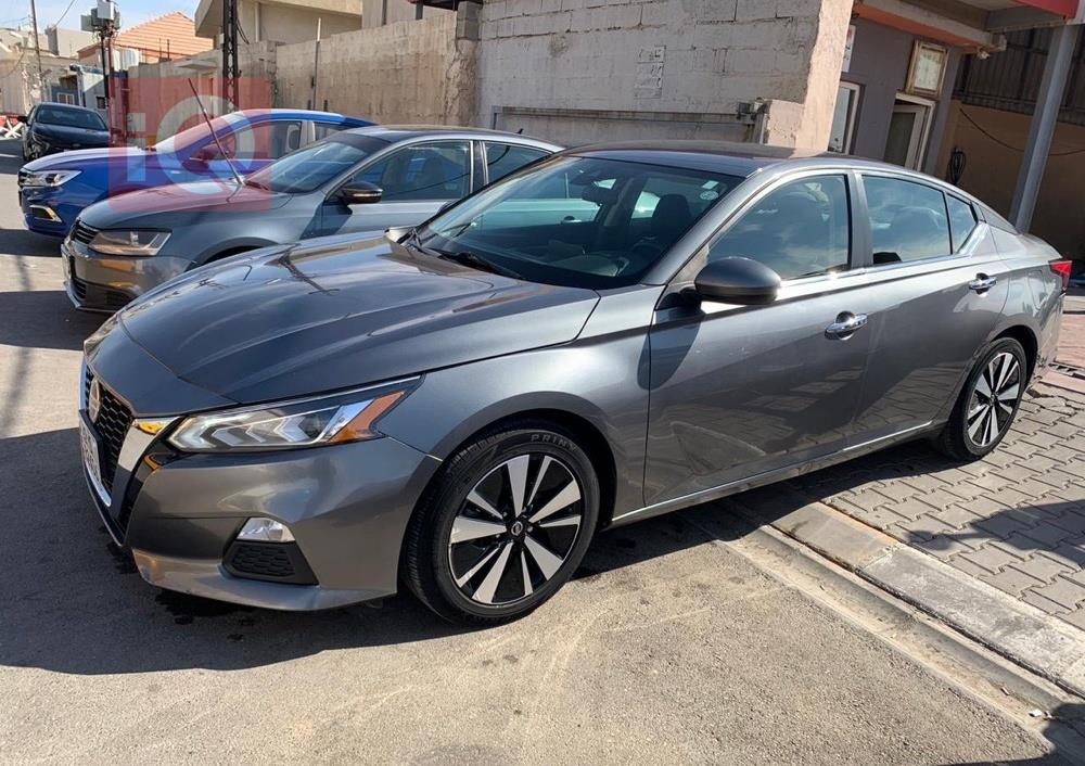 نيسان ألتيما